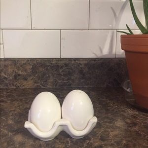 Egg Salt & Pepper shakers